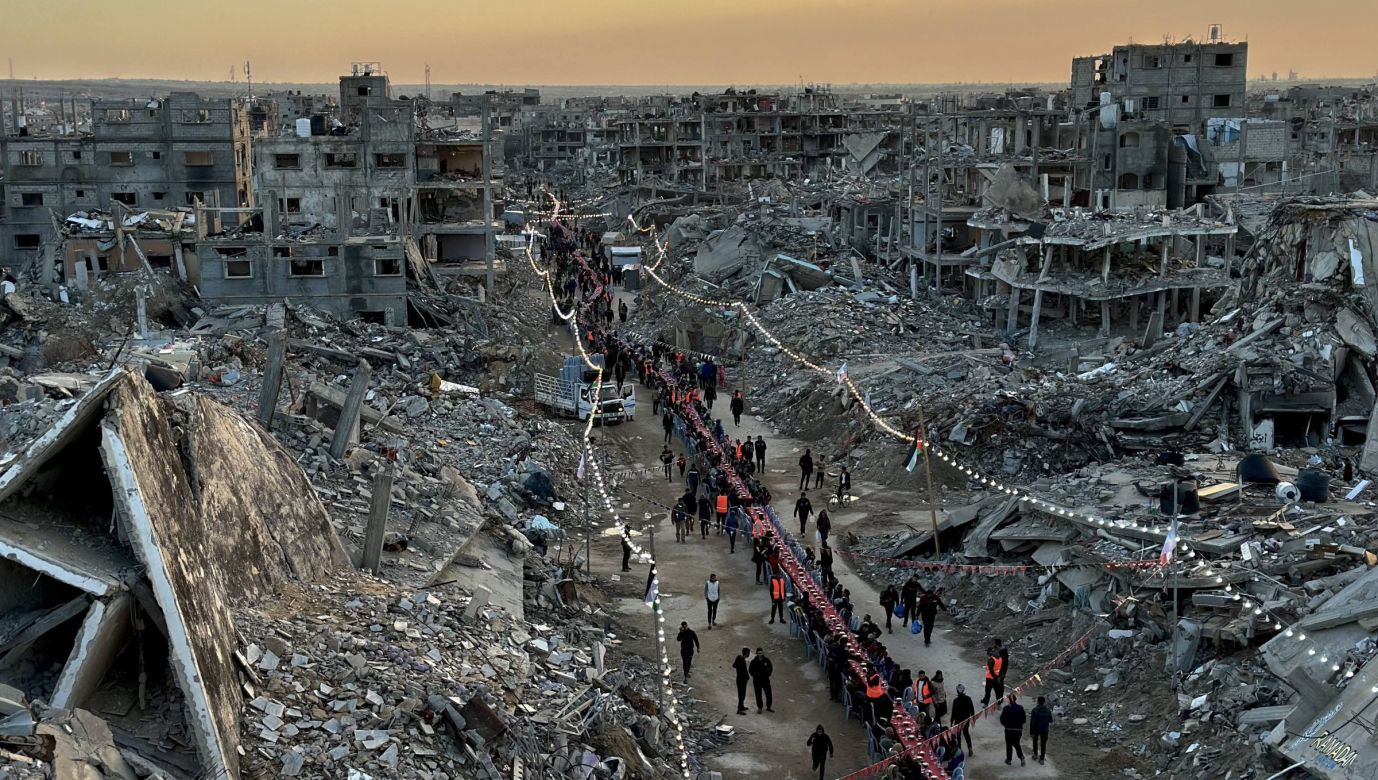 Triste banquet au cœur des ruines de Gaza