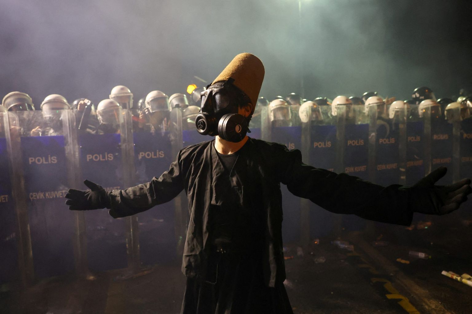 Un derviche dans le brouillard des lacrymos