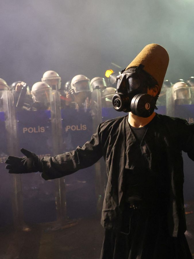 Un derviche dans le brouillard des lacrymos